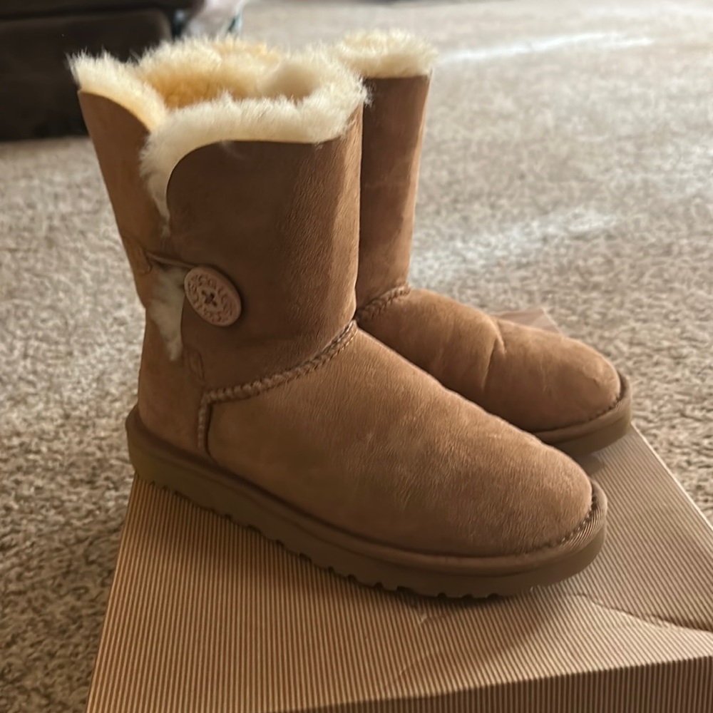 Ugg Bailey Button